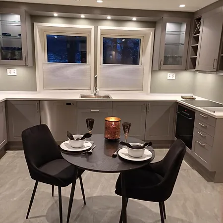 Apartment K8 *